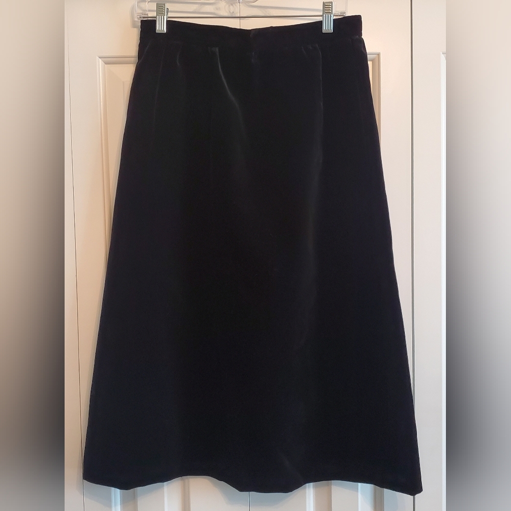 Vintage Womens Black Velvet A-Line Holiday Midi Skirt, Size 14.